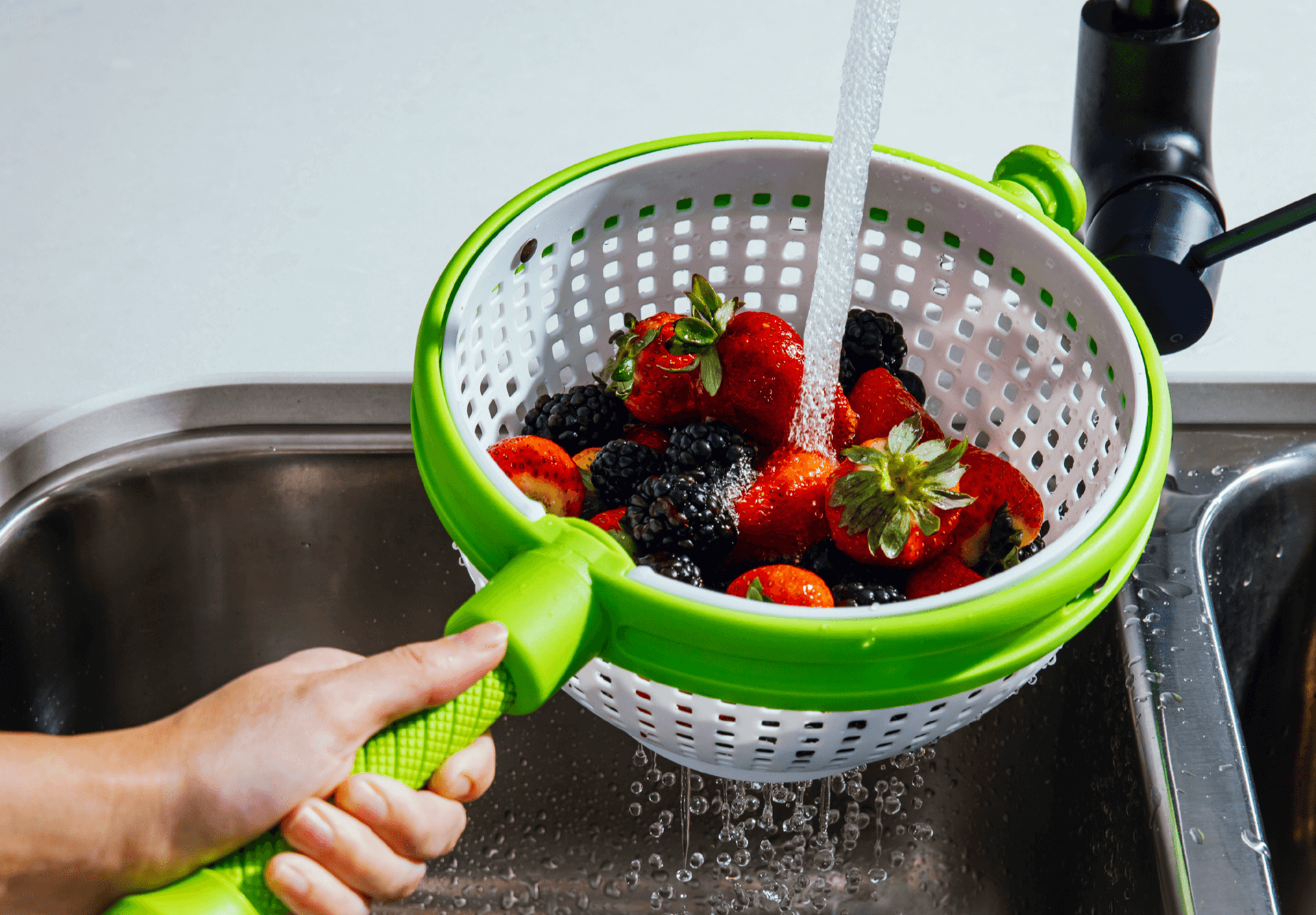 Dreamfarm Spina spinning colander transforms into in-sink salad spinner washing berries strawberries and blackberries